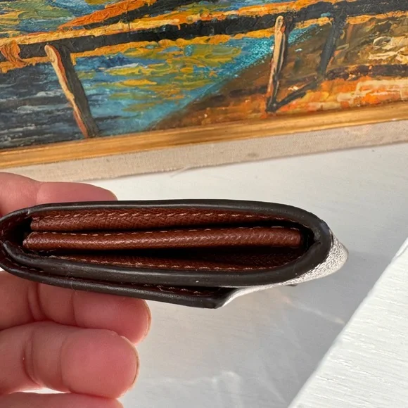 Louis Vuitton Wallet - Picture 4 of 10